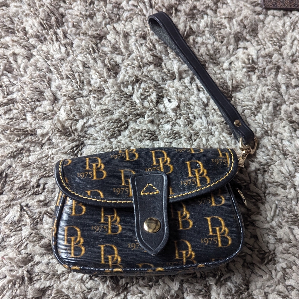 Black and Gold Women's Wristlet
